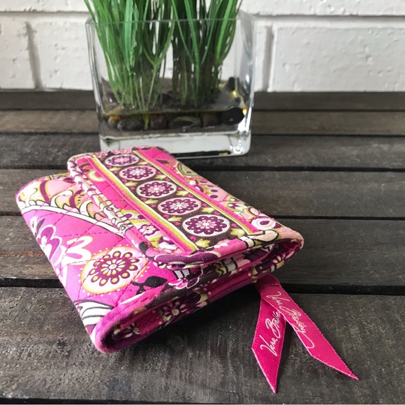 Vera Bradley Very Berry Paisley Euro Wallet Pink Floral Small - Picture 9 of 9